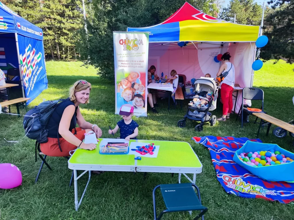 Proč firmy zavádí dětské koutky: benefit, který skutečně funguje